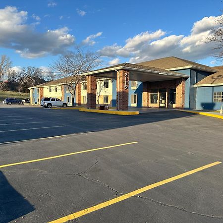 クオリティ イン リーズバーグ Reedsburg エクステリア 写真