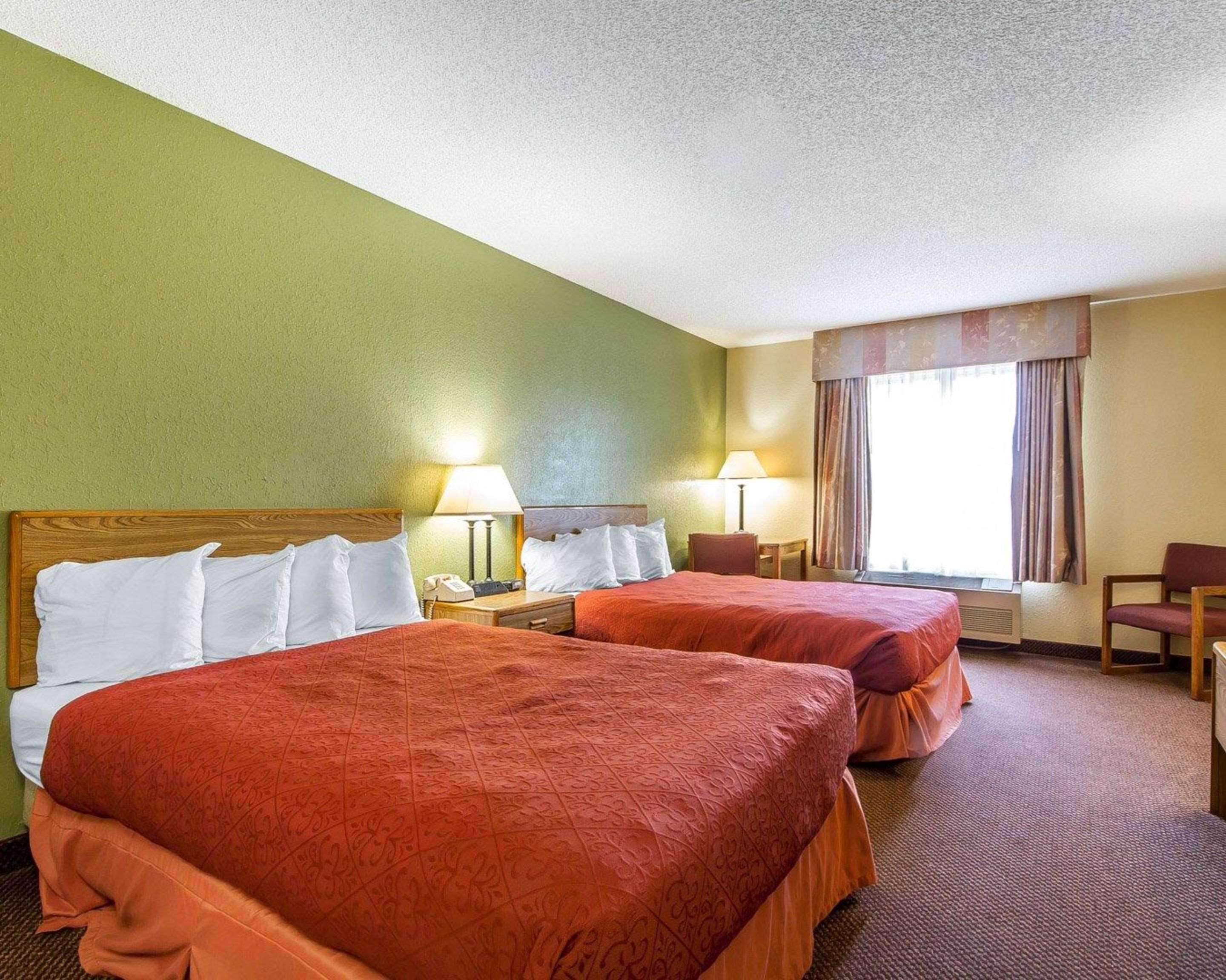 クオリティ イン リーズバーグ Reedsburg エクステリア 写真