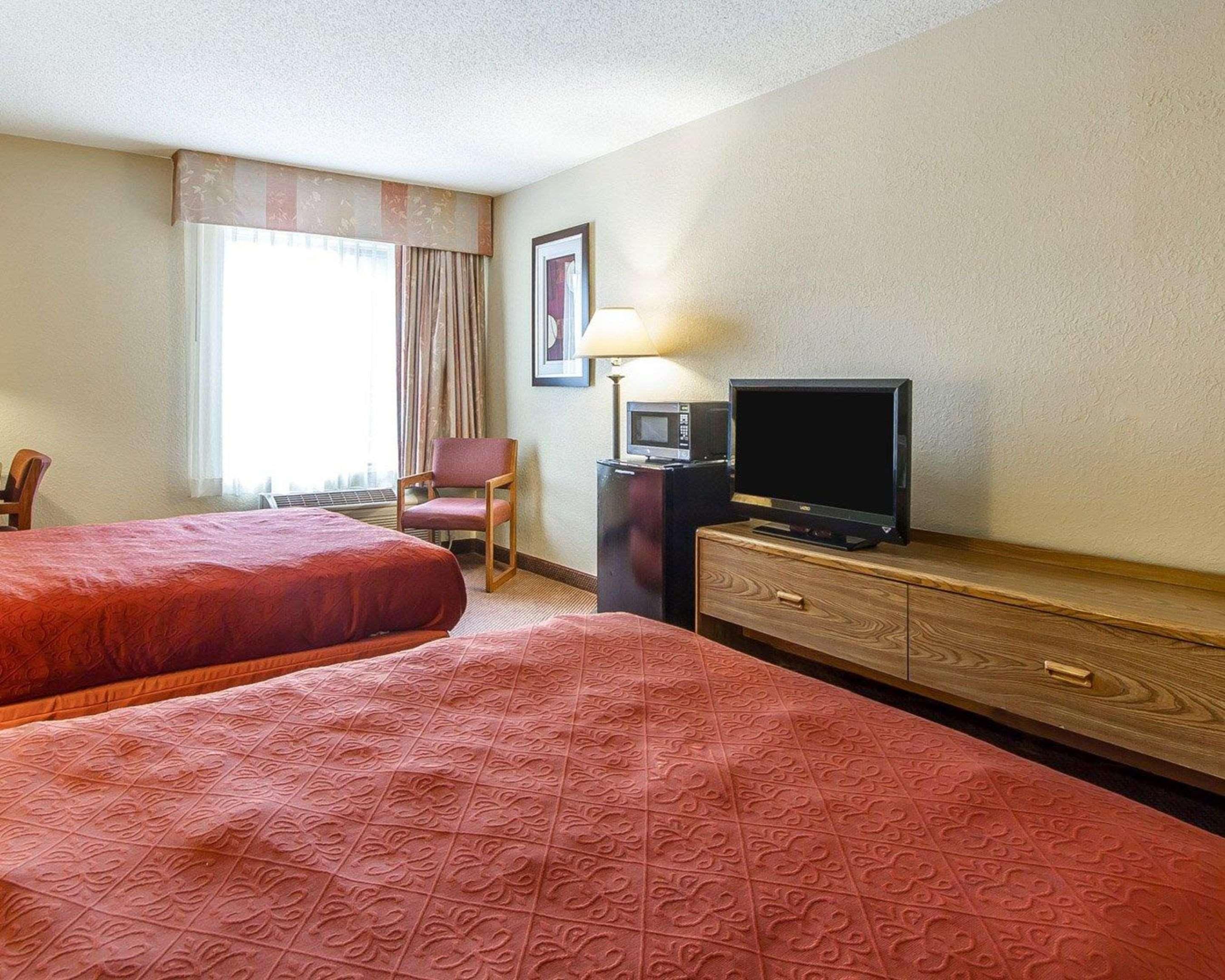 クオリティ イン リーズバーグ Reedsburg エクステリア 写真